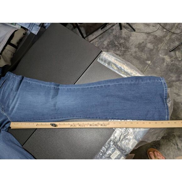 Signature Levi's Mid Rise Bootcut Jeans Women's 10 - Picture 8 of 8